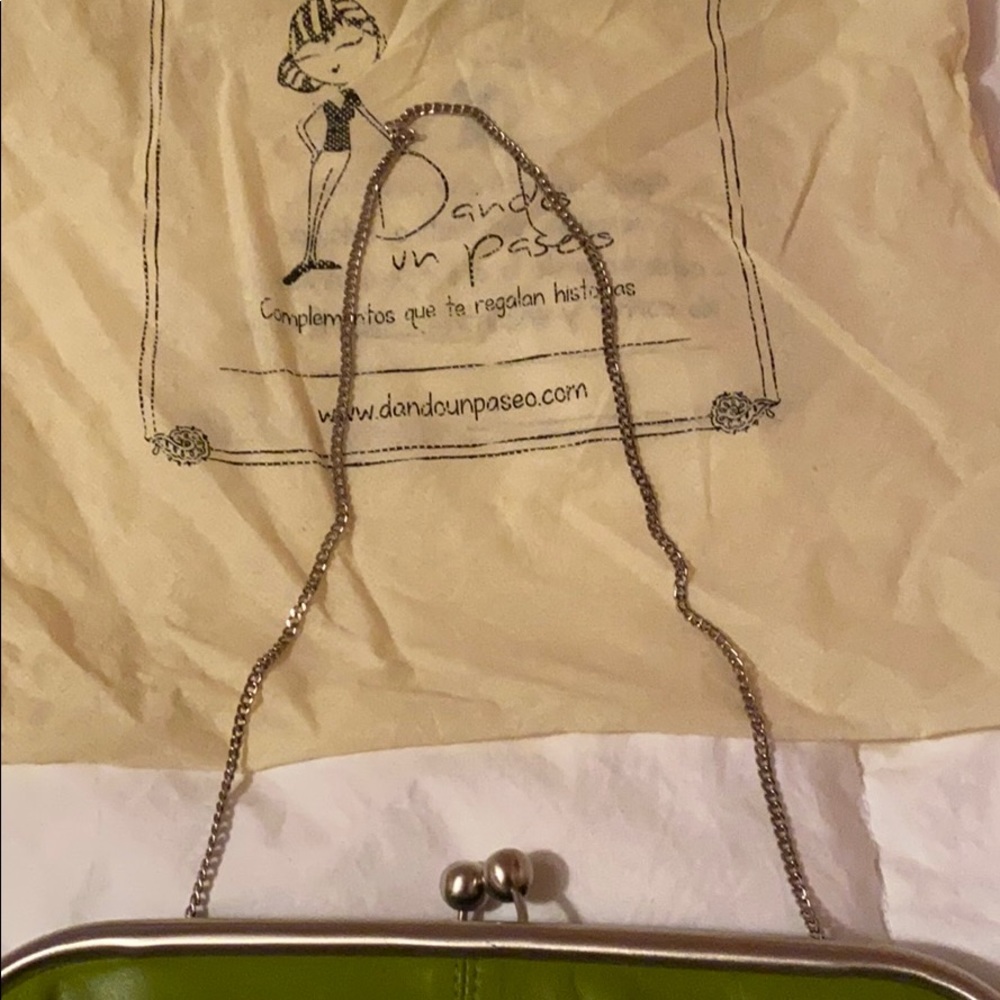 BN - Green clutch with a chain strap for shoulder - Picture 5 of 8